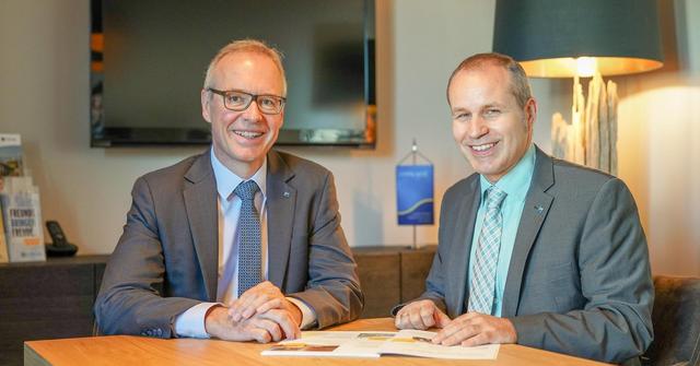 Vorstand Wolfgang Viehauser besucht die neue HYPO NOE Filiale Hütteldorf