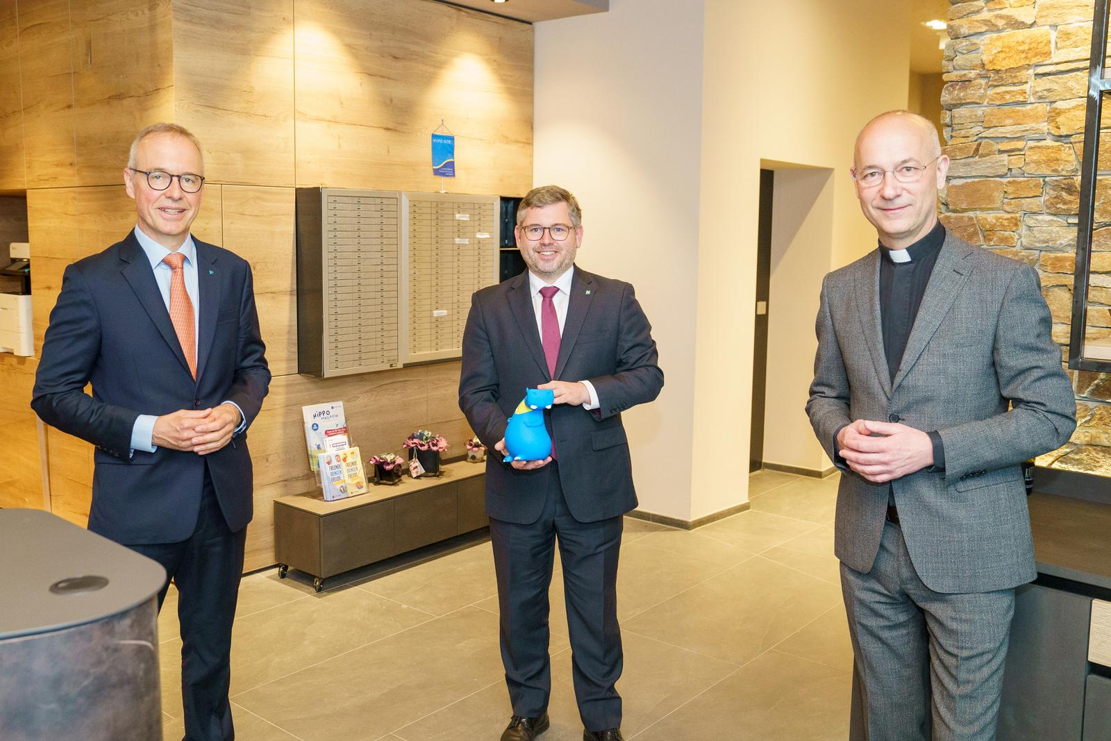 HYPO NOE Vorstand Wolfgang Viehauser, Landesrat Ludwig Schleritzko und Dompfarrer Toni Faber