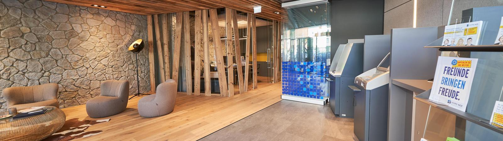 Innenansicht der HYPO NOE Filiale Stockerau