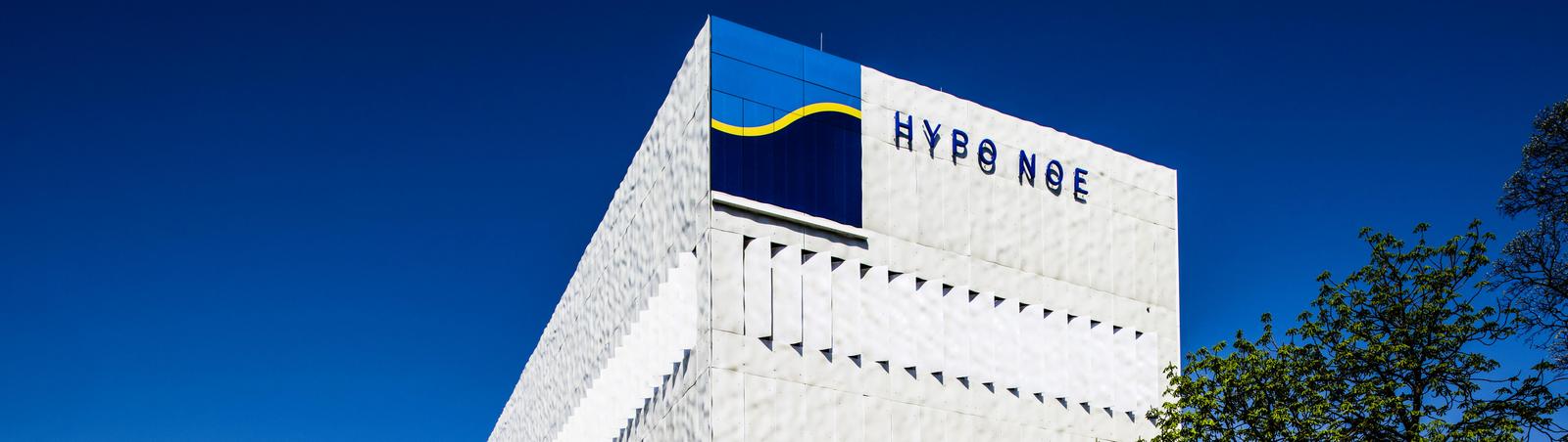 Aussenansicht der Zentrale der HYPO NOE in St. Pölten