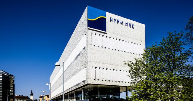 Aussenansicht der Zentrale der HYPO NOE in St. Pölten