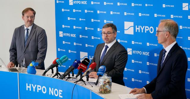 Prof. Christian Helmenstein, LR Ludwig Schleritzko, Vorstand Wolfgang Viehauser