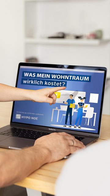 Eine Familie nutzt wohnrechner.at