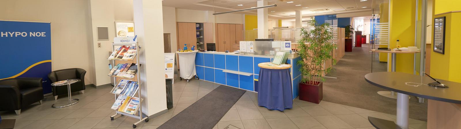 Innenansicht der HYPO NOE Filiale Wiener Neustadt
