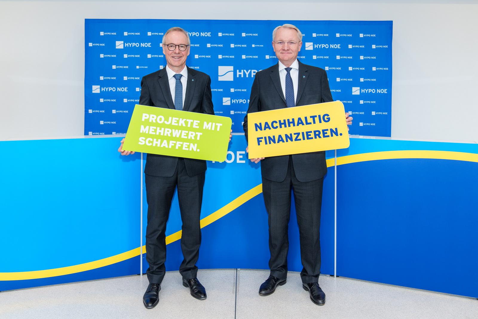 HYPO NOE Vorstände Wolfgang Viehauser und Udo Birkner bei der gemeinsamen Pressekonferenz.