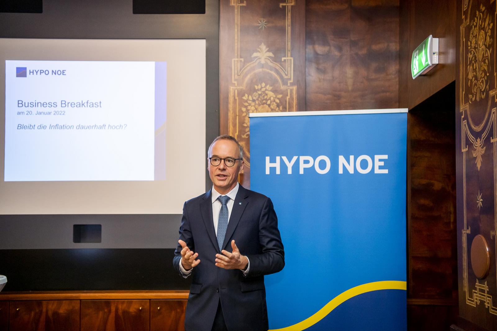 HYPO NOE Marktvorstand und Vorstandssprecher Wolfgang Viehauser begrüßt die Gäste.