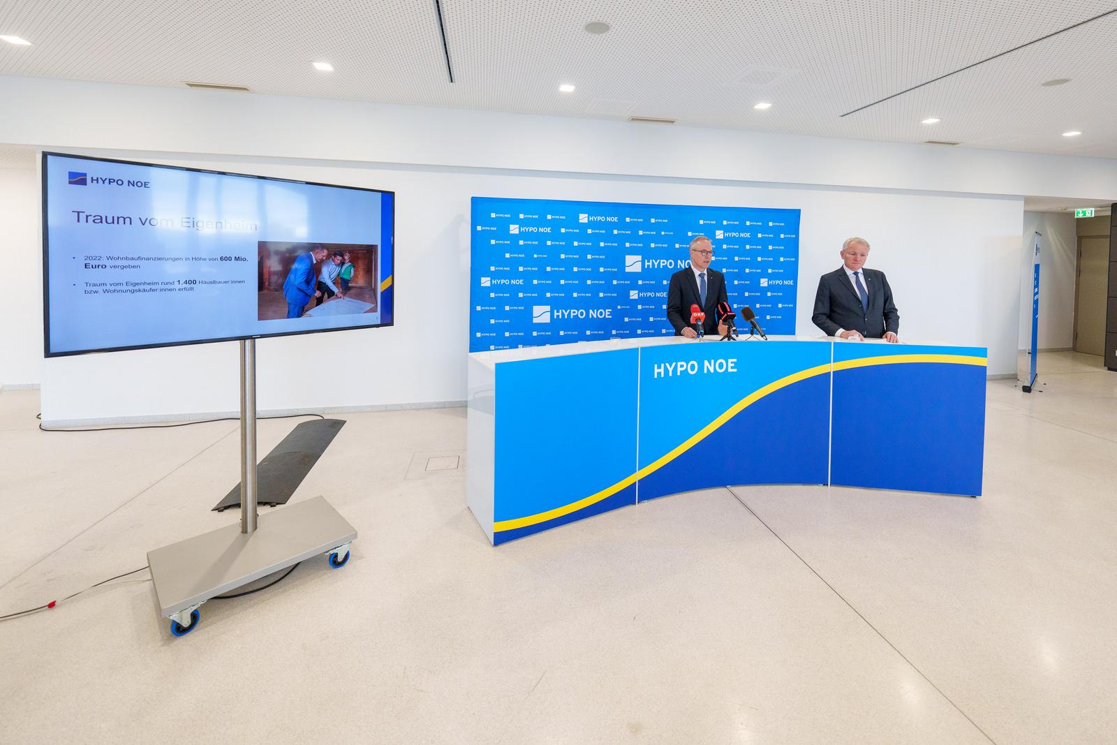 HYPO NOE Vorstände Wolfgang Viehauser und Udo Birkner bei der Pressekonferenz