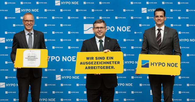 Gruppenbild mitHYPO NOE Vorstand Wolfgang Viehauser, Finanzlandesrat Ludwig Schleritzko und Filialleiter Markus Eugl