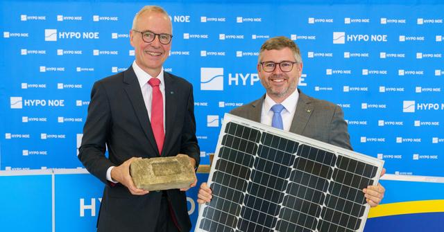 HYPO NOE Vorstand Wolfgang Viehauser und Finanzlandesrat Ludwig Schleritzko