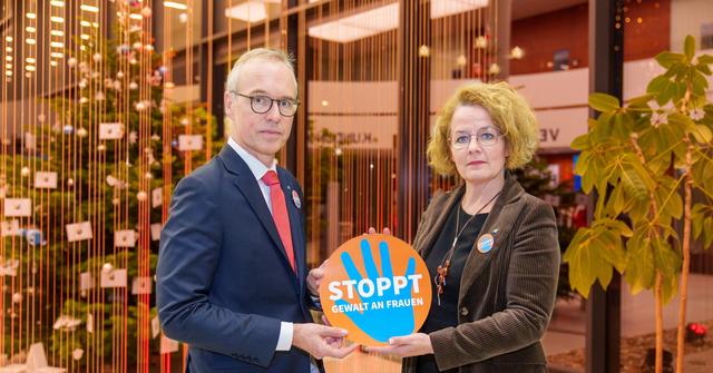HYPO NOE Vorstand Wolfgang Viehauser und Landesrätin Christiane Teschl-Hofmeister