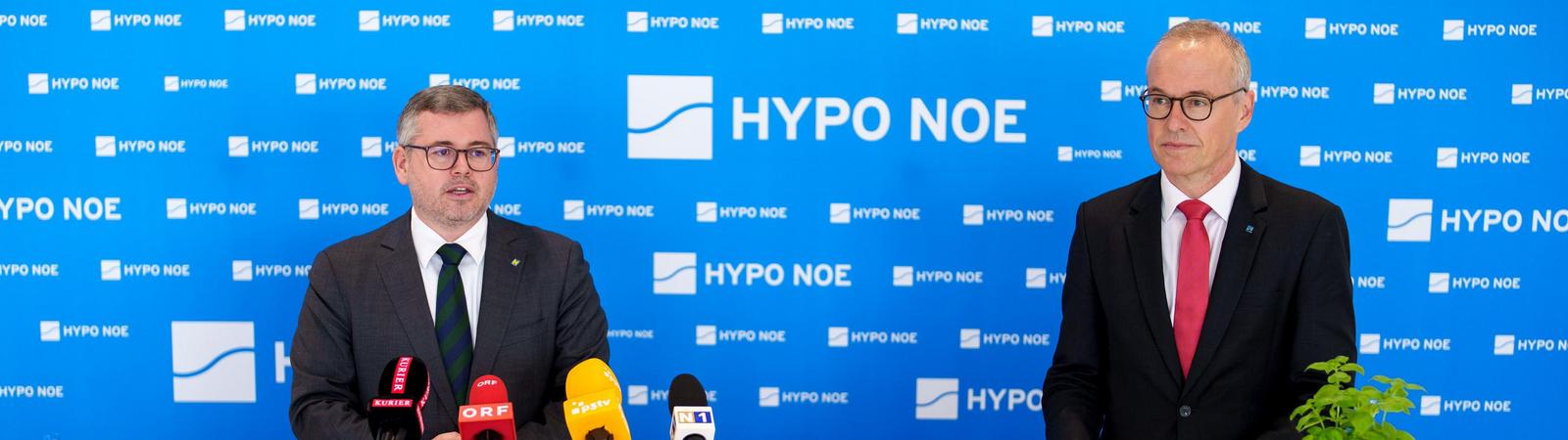Landesrat Ludwig Schleritzko und HYPO NOE Vorstand Wolfgang Viehauser