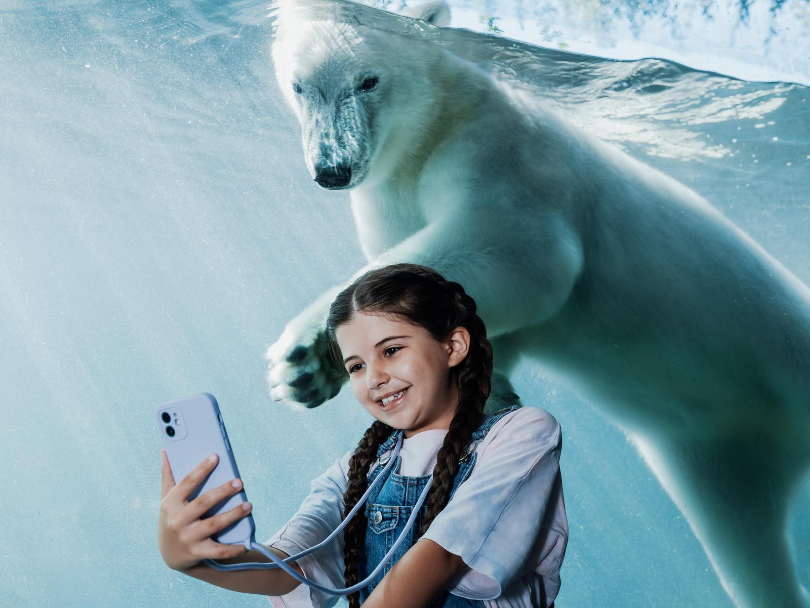 Grünes Konto Eisbär Selfie Mädchen