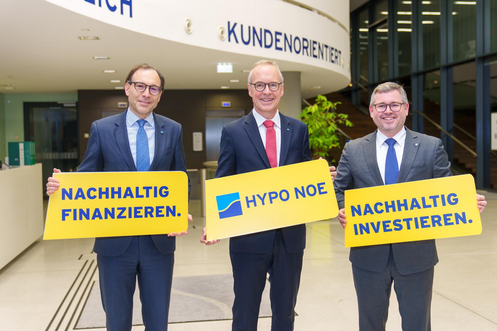 Landesrat Ludwig Schleritzko, HYPO NOE Vorstand Wolfgang Viehauser und HYPO NOE Bereichsleiter Unternehmenskunden Markus Pieringer