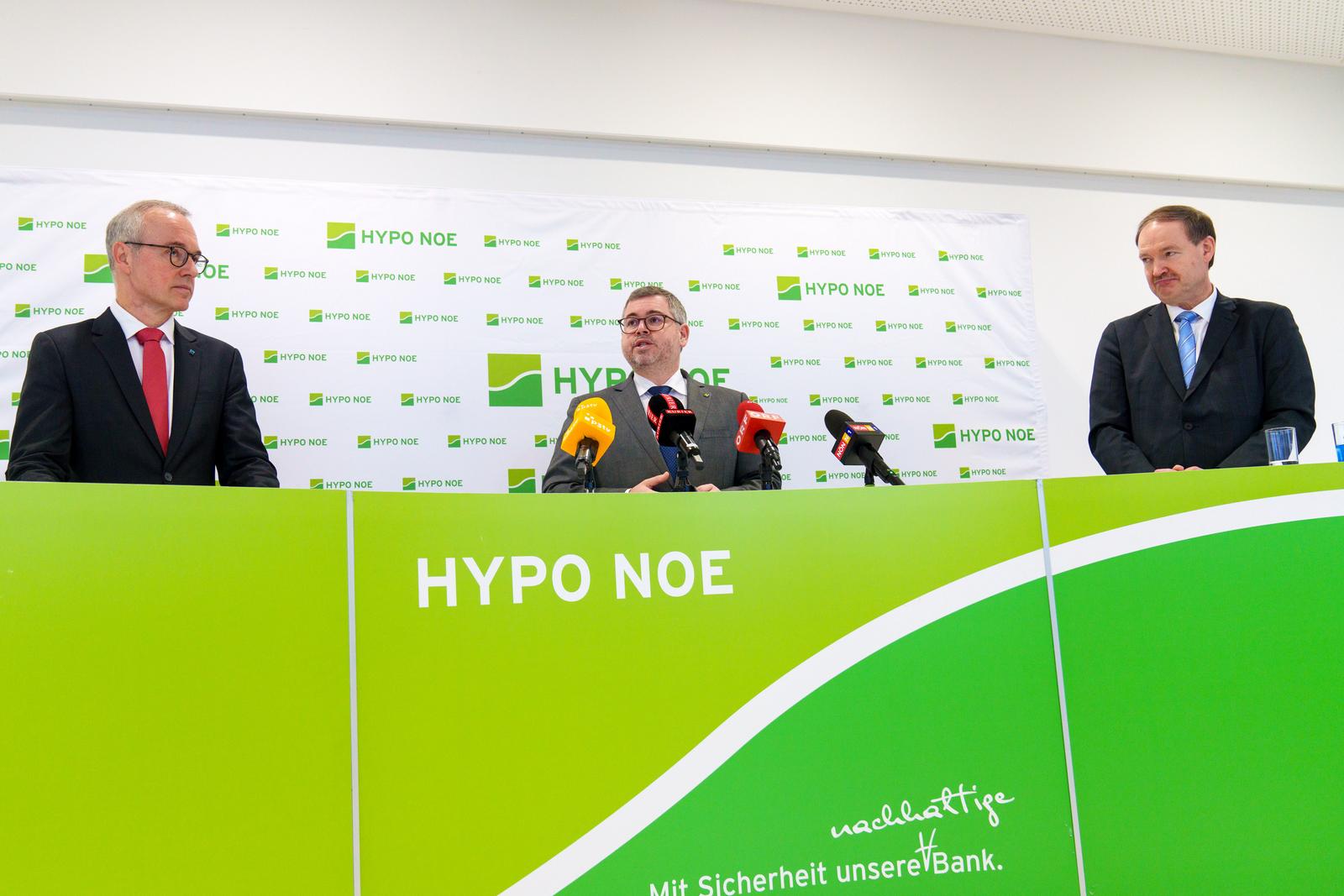 Vorstand Wolfgang Viehauser, Landesrat Ludwig Schleritzko und Economica-Leiter Christian Helmenstein