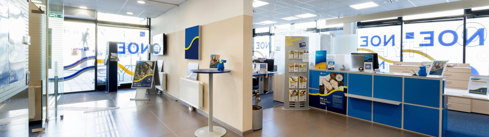 Innenansicht der HYPO NOE Filiale Schwechat